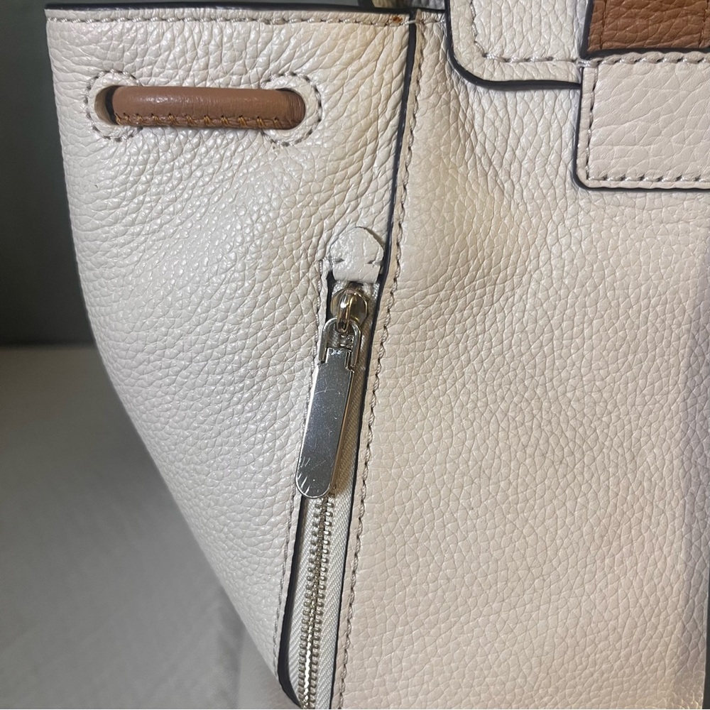 Kate Spade New York Medium Pebbled Leather Backpack Flap Cinch Gold Hardware - Picture 11 of 16